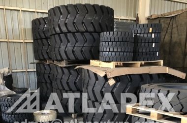 Цельнолитые шины ATLAPEX для колесных погрузчиков обеспечивают превосходную производительность в экстремально тяжелых условиях эксплуатации.