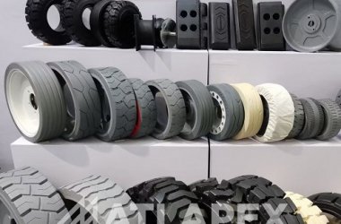 Полный ассортимент цельнолитых шин и дисков для вилочных погрузчиков, ножничных подъемников, стреловых подъемников, внедорожной техники, фрезерных станков и т.д.