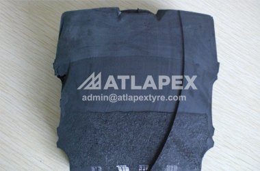 Цельнолитая шина ATLAPEX Premium для вилочных погрузчиков с трехслойной структурой обеспечивает комфортную и длительную работу.