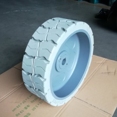 Колесо 15X5 для ножничного подъемника Genie GS2632 GS2646, GS3246 с отличными эксплуатационными характеристиками. (1)