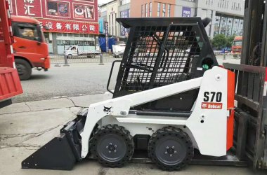 Цельнолитые шины 5.70-12 для мини-погрузчика BOBCAT S70.