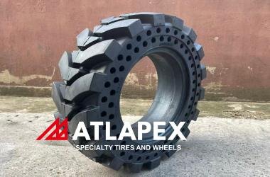 Повысьте производительность своего Bobcat S70 с помощью цельнолитых шин ATLAPEX 30X10-16 AT-SKS+.