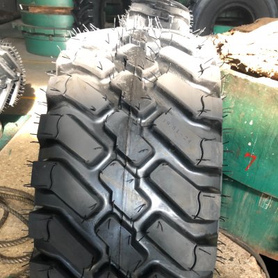 Шина ATLAPEX 19.5L-24 R-4 AT-BKR2 для экскаватора-погрузчика: лидер по производительности в тяжелых условиях эксплуатации. (3)