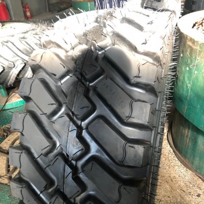 Шина ATLAPEX 19.5L-24 R-4 AT-BKR2 для экскаватора-погрузчика: лидер по производительности в тяжелых условиях эксплуатации. (2)