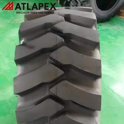 Шина ATLAPEX R4 AT-MT2 для экскаватора-погрузчика: разработана для экстремальных условий эксплуатации с использованием высококачественных материалов. (3)