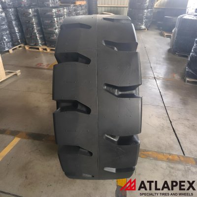 Цельнолитые шины ATLAPEX AP-TORKY: лучший выбор для портовых операций и наземного вспомогательного оборудования аэропортов. (4)