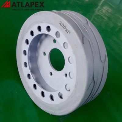 Цельнолитая шина ATLAPEX AP-LUG2: надежная работа для прицепов авиационной наземной техники. (3)