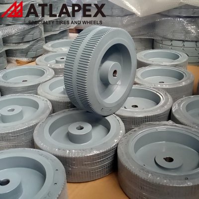 Цельнолитая шина ATLAPEX AP716 – предназначена для прицепов наземного авиационного оборудования. (1)