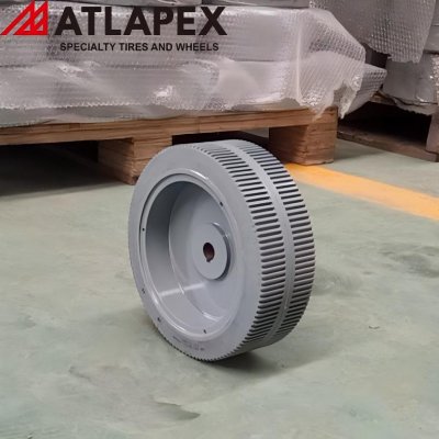 Цельнолитая шина ATLAPEX AP716 – предназначена для прицепов наземного авиационного оборудования. (3)