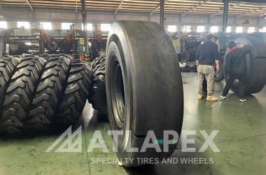 Шина ATLAPEX 12.00-20 с гладким рисунком протектора для внедорожной техники: высококачественное решение для подземной добычи полезных ископаемых.