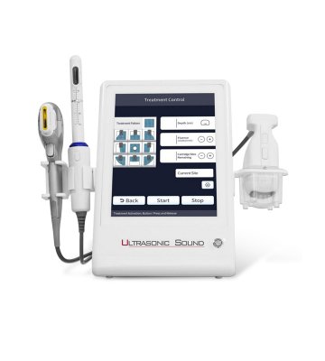 Salon professional using HIFU machine