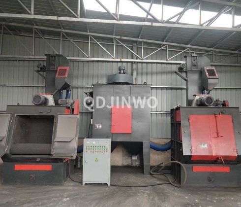 Гусеничный шротпучковый станок подходит для мелких отливок, кованых деталей, штампованных изделий, шестерен, пружин и т.д.