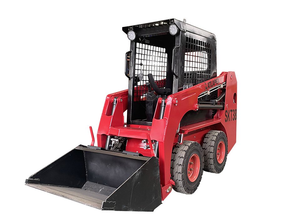 Загрязненный погрузчик на колесах SKT38