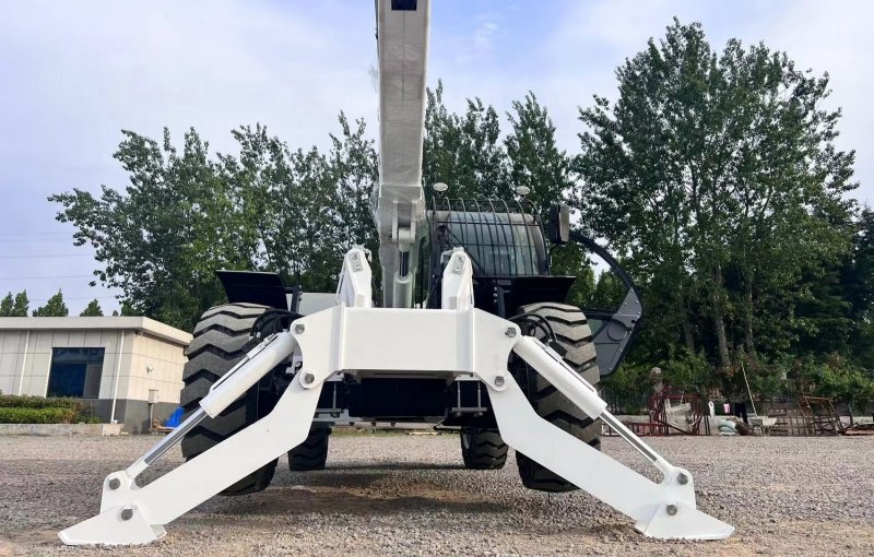 Преимущества телескопического погрузчика ATLAPEX с гидравлическими стабилизаторами