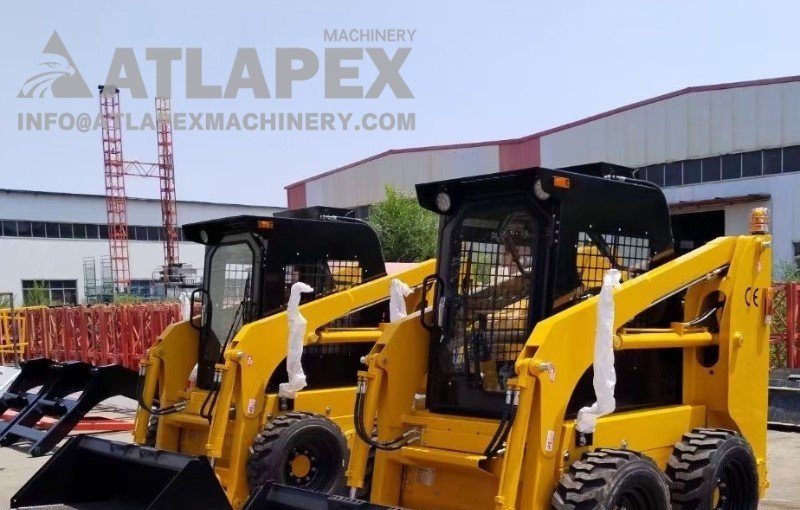 Колесный погрузчик с бортовым поворотом ATLAPEX SKT70: Универсальная машина для строительных площадок