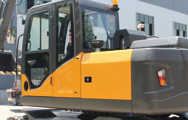 Представляем колесный экскаватор APX75W: мощность и точность в работе