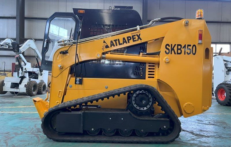Гусеничный мини-погрузчик ATLAPEX SKB150: компактная и мощная машина для труднодоступных мест