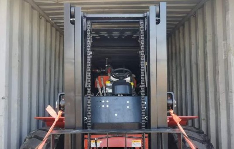 Вилочный погрузчик повышенной проходимости ATLAPEX 3 тонны с двухсекционной 3-метровой мачтой: покоряя неровную поверхность мощностью и точностью