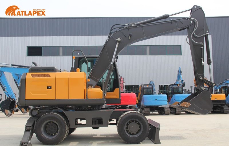 Колесный экскаватор APX150W: Мощность и универсальность в движении