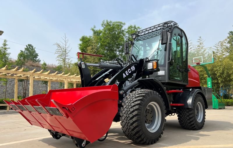 Электрический колесный погрузчик ATLAPEX AEC15: более экологичное и экономичное решение для современных рабочих площадок