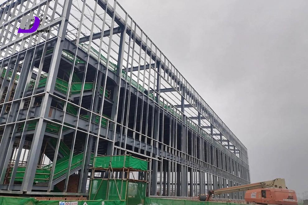 Склад стальных конструкций