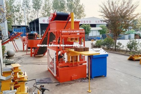 DF2 - 10 Сенегальский клиент блокирует глиняные кирпичные машины