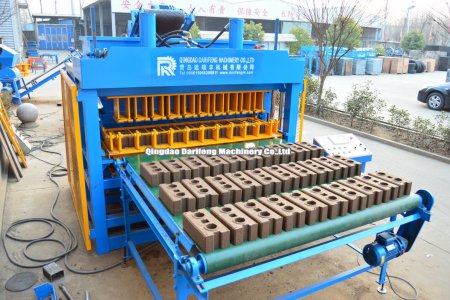 DF10 - 10 Полностью автоматические блокирующие кирпичи для клиентов в Камеруне