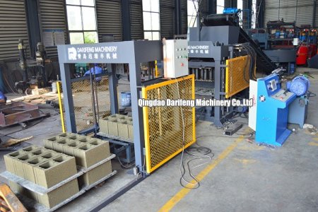 QT4 - 18 Полностью автоматические испытания бетонных блоков