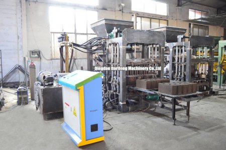 QT4 - 15 Испытания бетонных блоков для клиентов в Мозамбике