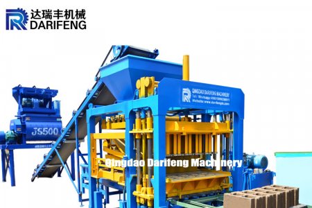 QT5-15 Машинные испытания бетонных блоков для клиентов из Кении