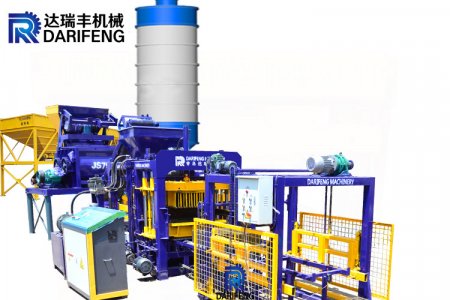 QT8-15 Автоматическая машина для производства бетонных блоков для клиентов из Ямайки