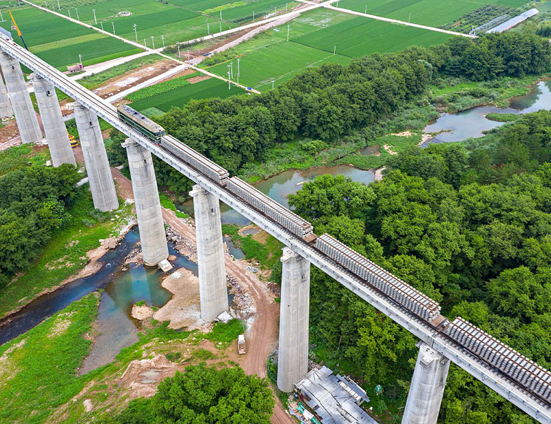 Q U ось-l I водная железная дорога
