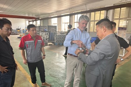 Приветствуем наших уважаемых клиентов из Европы в QINGDAO RONGKANG VALVE