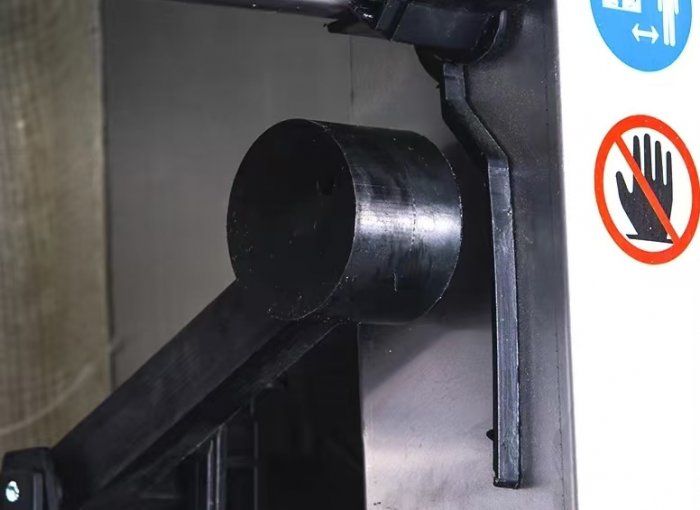 Встроенная система затворов, приводимых в действие силой тяжести.