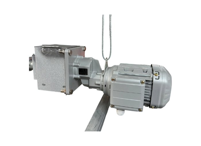 Приводной двигатель