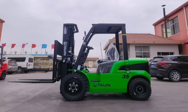 Улучшите свою работу с помощью дизельного вилочного погрузчика TAIJIN грузоподъемностью 3,5 тонны.