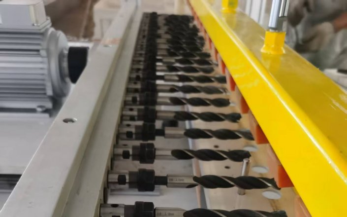 Полностью автоматическая машина для сверления пластиковых труб