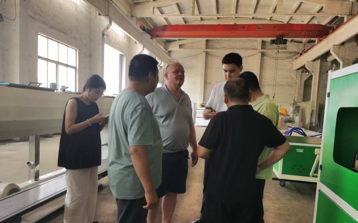 Клиент из казахстана осмотрел и заказал трубное оборудование