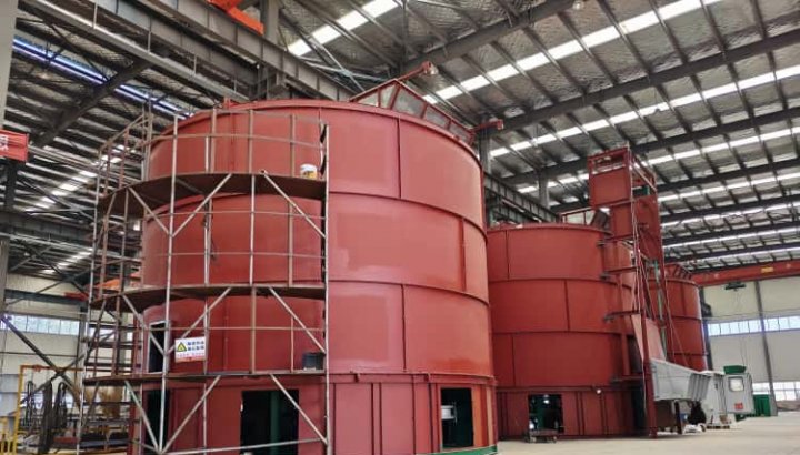 Jindi fermentation tank is being installed and put into trial operation