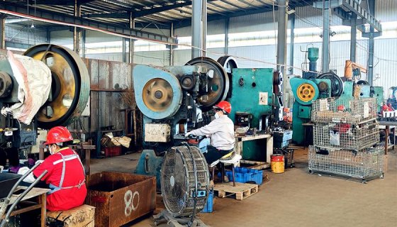 Дыропробивная машина