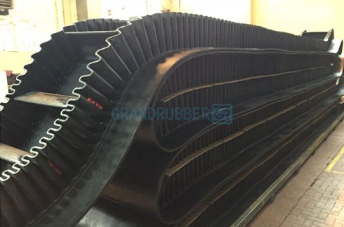 Ленточный конвейер с планками