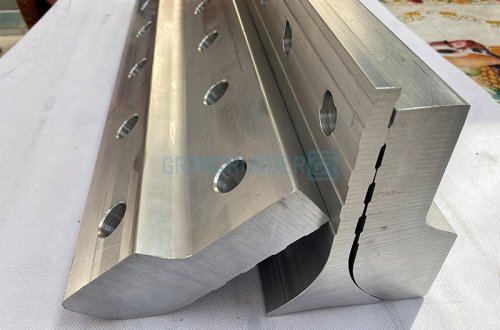 Ленточный ковшовый элеватор