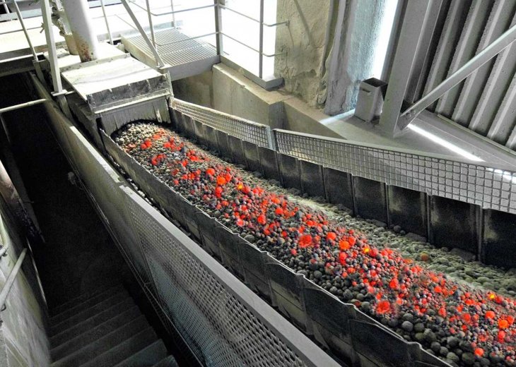 КОНВЕЙЕРНАЯ ЛЕНТА, УСТОЙЧИВАЯ К ТЕПЛО И ОГНЕСТОЙКАЯ