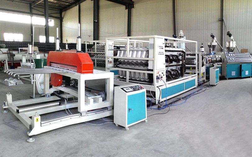 Линия по производству глазурованной черепицы из АСА-ПВХ/Линия по производству черепицы из смолы АСА-ПВХ/Линия по производству черепицы из ПММА-ПВХ