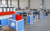 Plastic pelletizing machine with twin-screw extruder and strand cutter