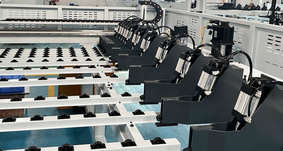 Подающее зажимное устройство