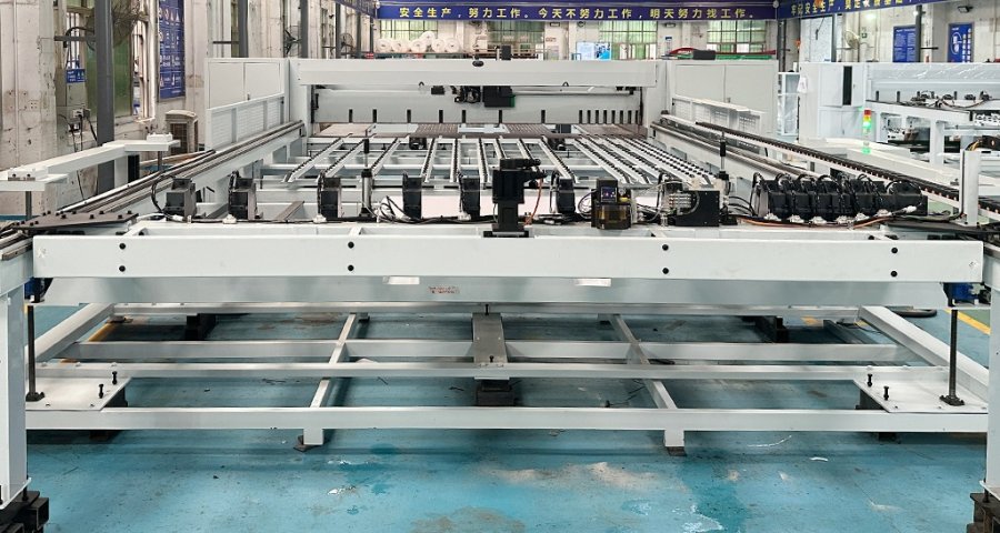 Задняя погрузочная платформа