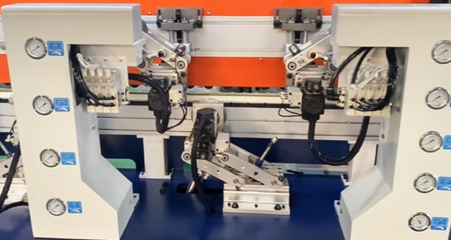 Отслеживание четырех голов