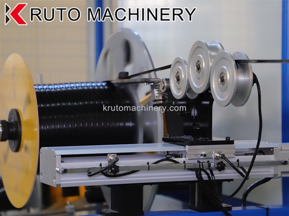 Easy-maintainable drip pipe extruder for continuous output