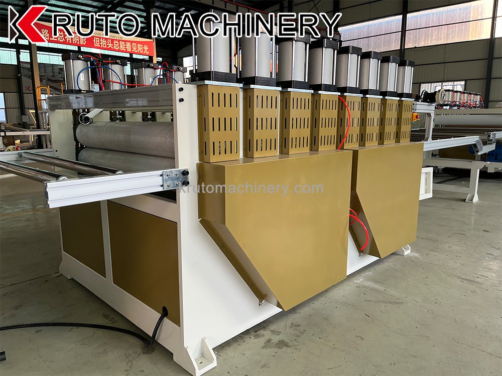 Вакуумная калибровочная охлаждающая платформа и охлаждающие ролики для листов ПВХ.